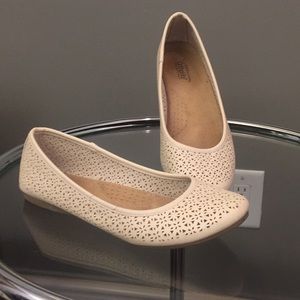 Nude flats - SUPER comfortable!